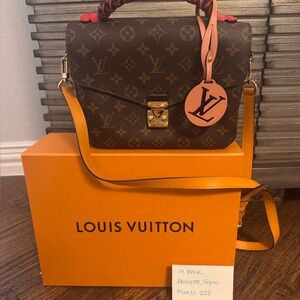 Louis Vuitton Métis Pochette monogram limited edition. Ben with red handle.